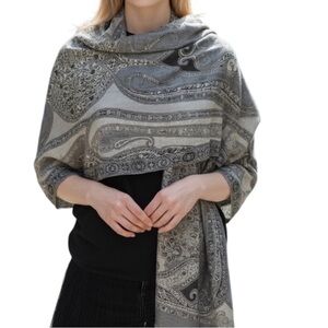 Collection eighteen Reversible Black & Cre…